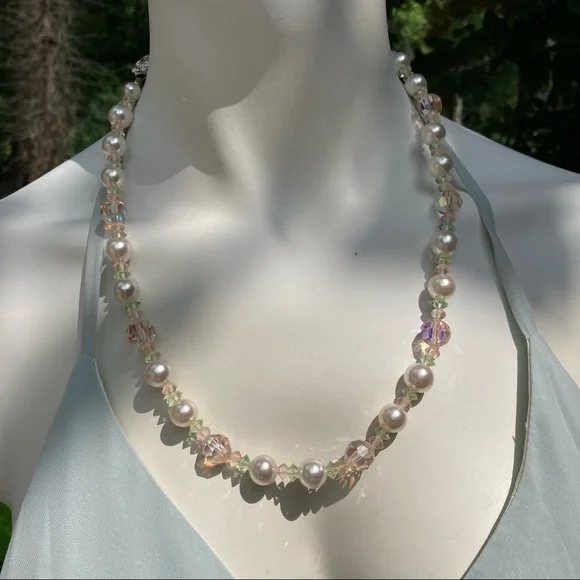 Pearl pastel crystal strand necklace 21” - Picture 4 of 7